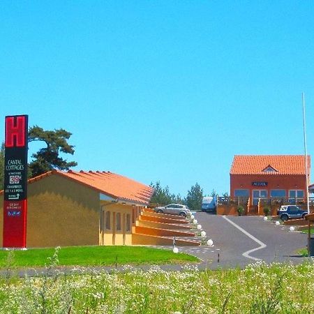 Hotel Cantal Cottages Saint-Georges  ภายนอก รูปภาพ