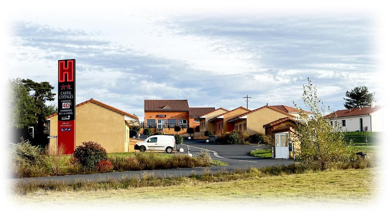 Hotel Cantal Cottages Saint-Georges  ภายนอก รูปภาพ