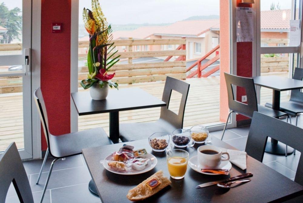 Hotel Cantal Cottages Saint-Georges  ภายนอก รูปภาพ