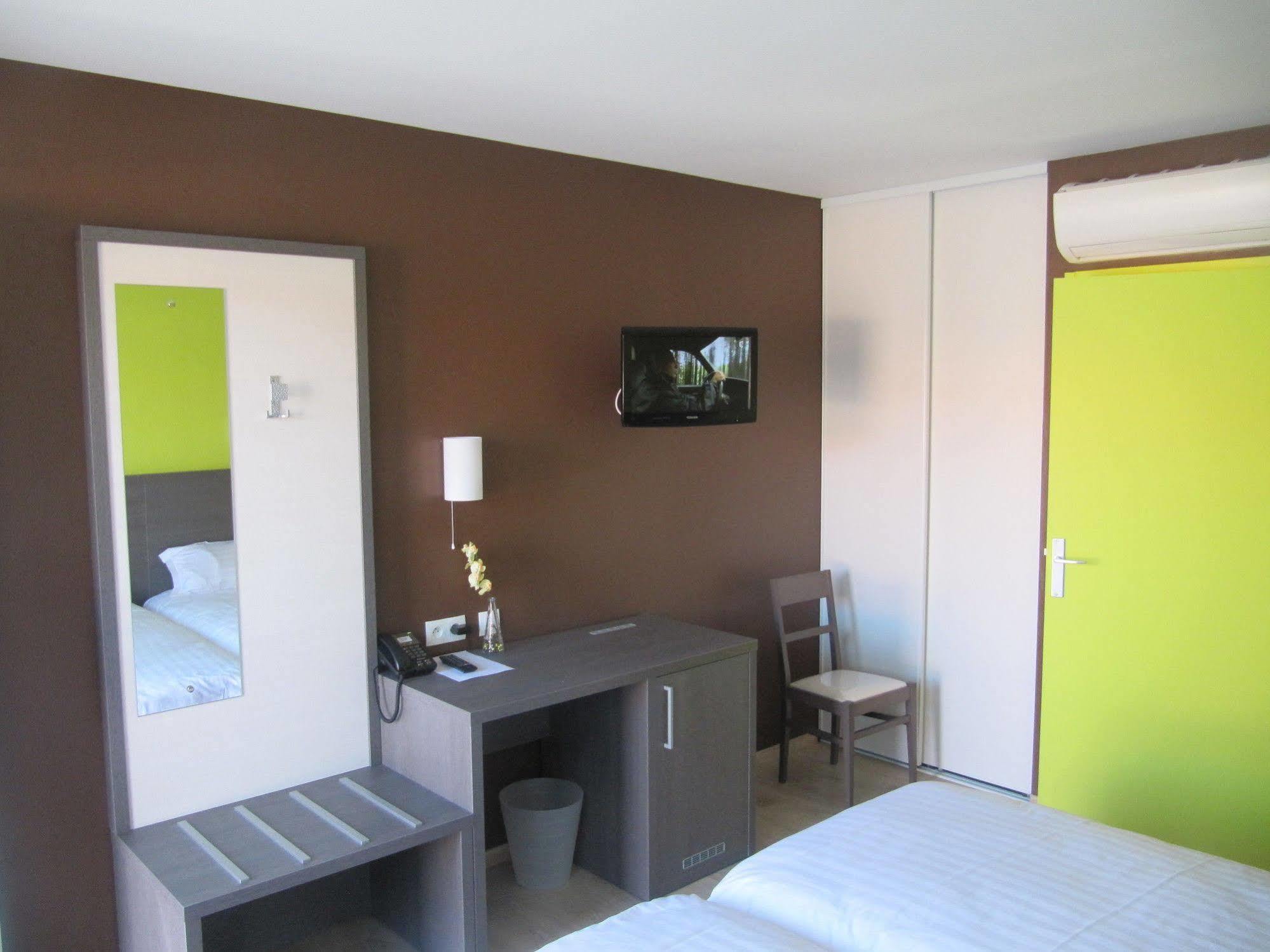 Hotel Cantal Cottages Saint-Georges  ภายนอก รูปภาพ