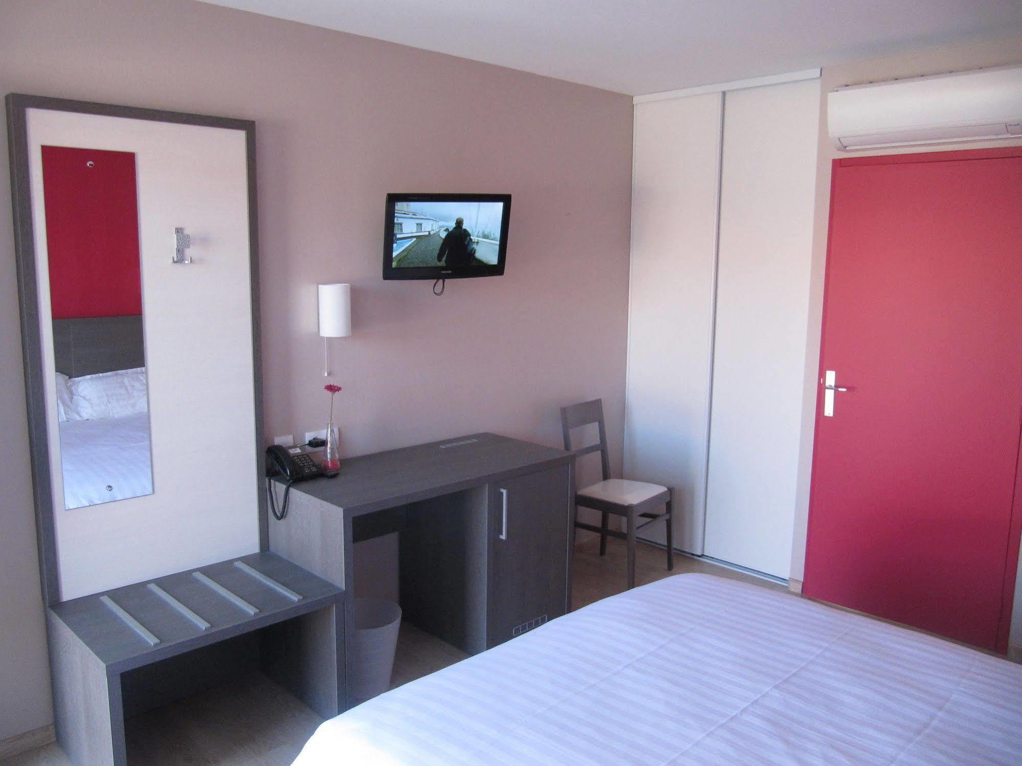 Hotel Cantal Cottages Saint-Georges  ภายนอก รูปภาพ