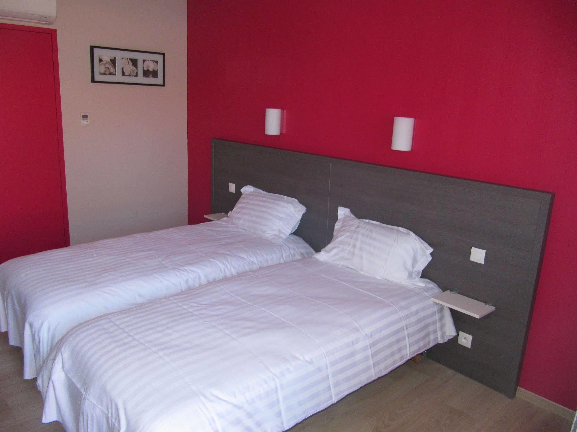 Hotel Cantal Cottages Saint-Georges  ภายนอก รูปภาพ