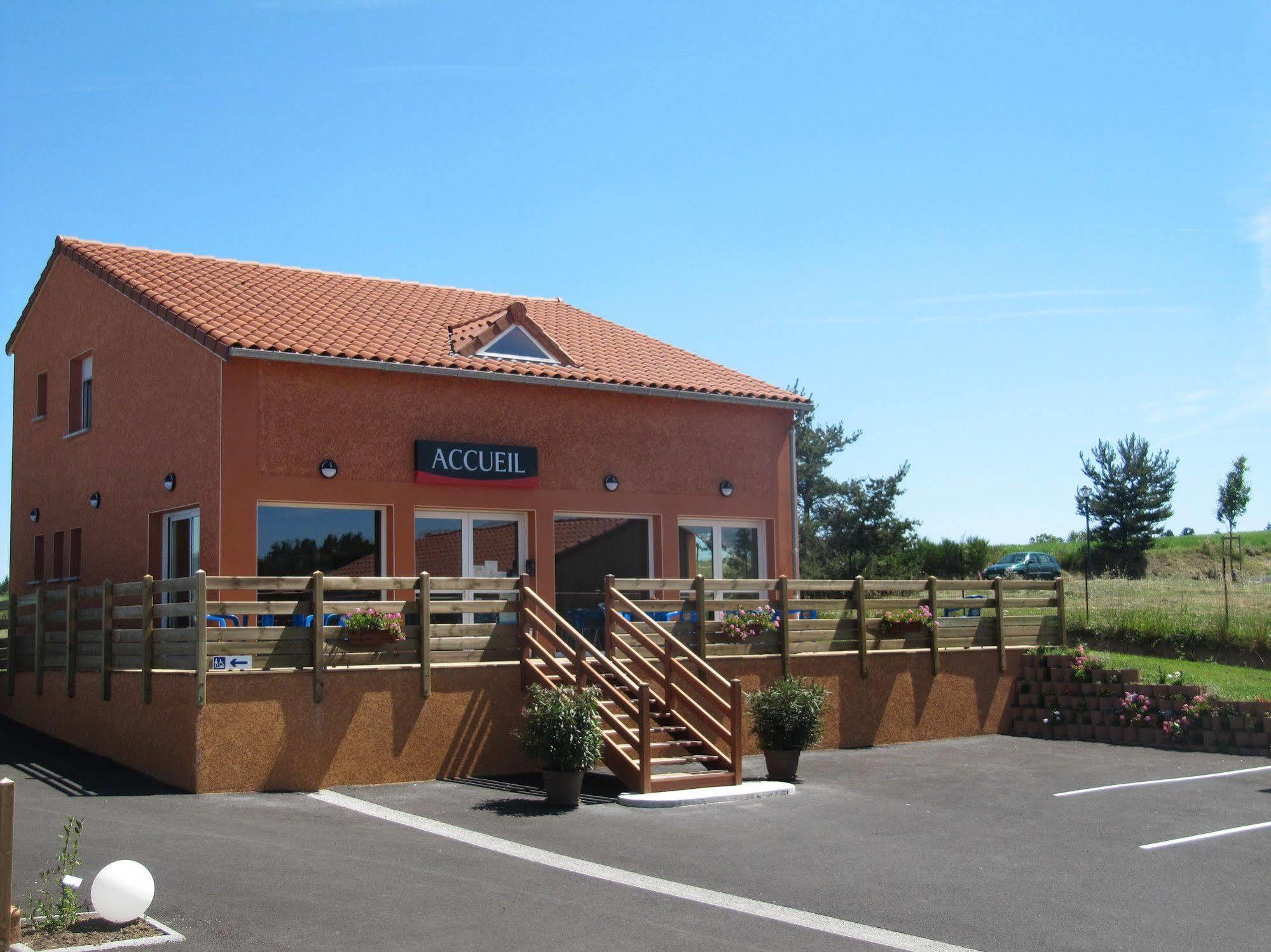 Hotel Cantal Cottages Saint-Georges  ภายนอก รูปภาพ