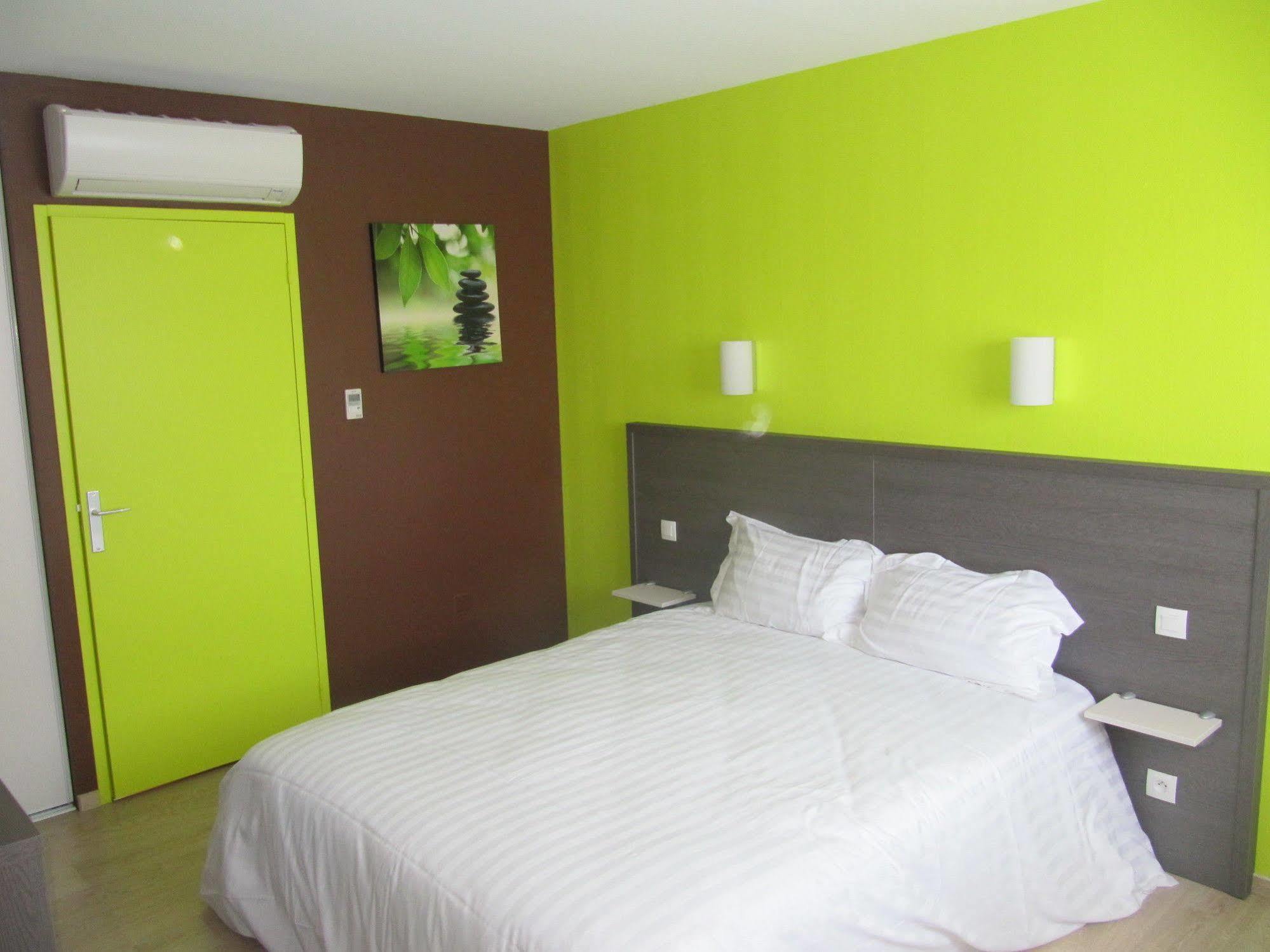 Hotel Cantal Cottages Saint-Georges  ภายนอก รูปภาพ