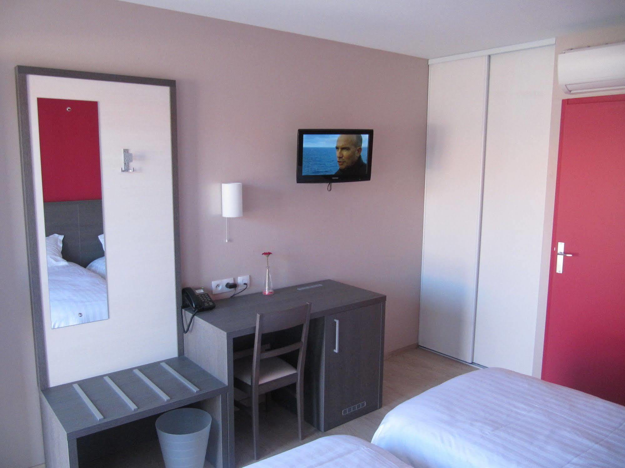 Hotel Cantal Cottages Saint-Georges  ภายนอก รูปภาพ